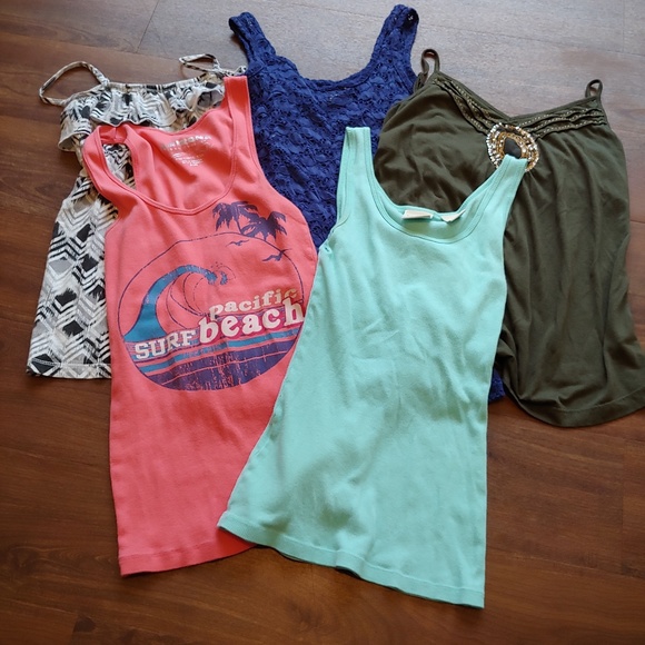 Vanity Tops - Lot of 5 size medium summer tanks
